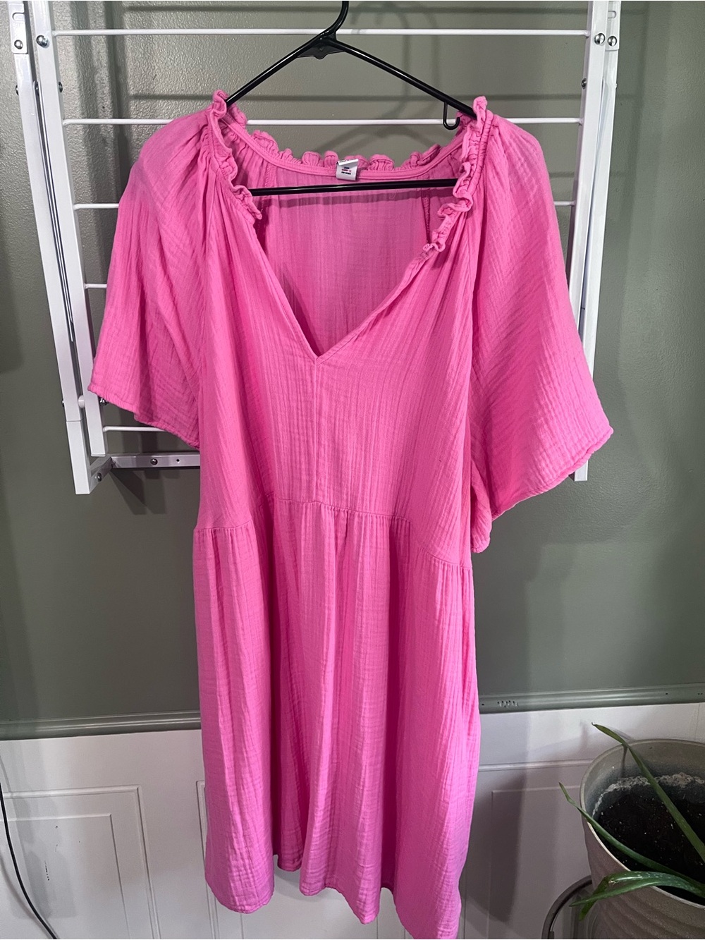 Old Navy Hot Pink Ruffled V-Neck Swim Cover-Up